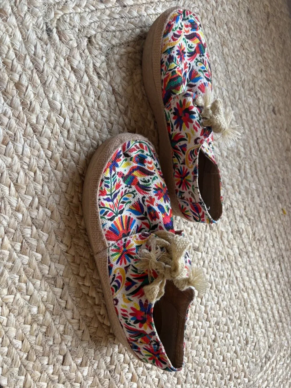 ADORABLE Canvas Otomi Print Artesanal Shoes from Mexico - Size 9.5. Like New.